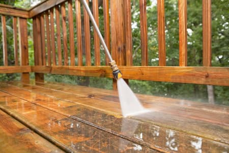 Deck cleaning service